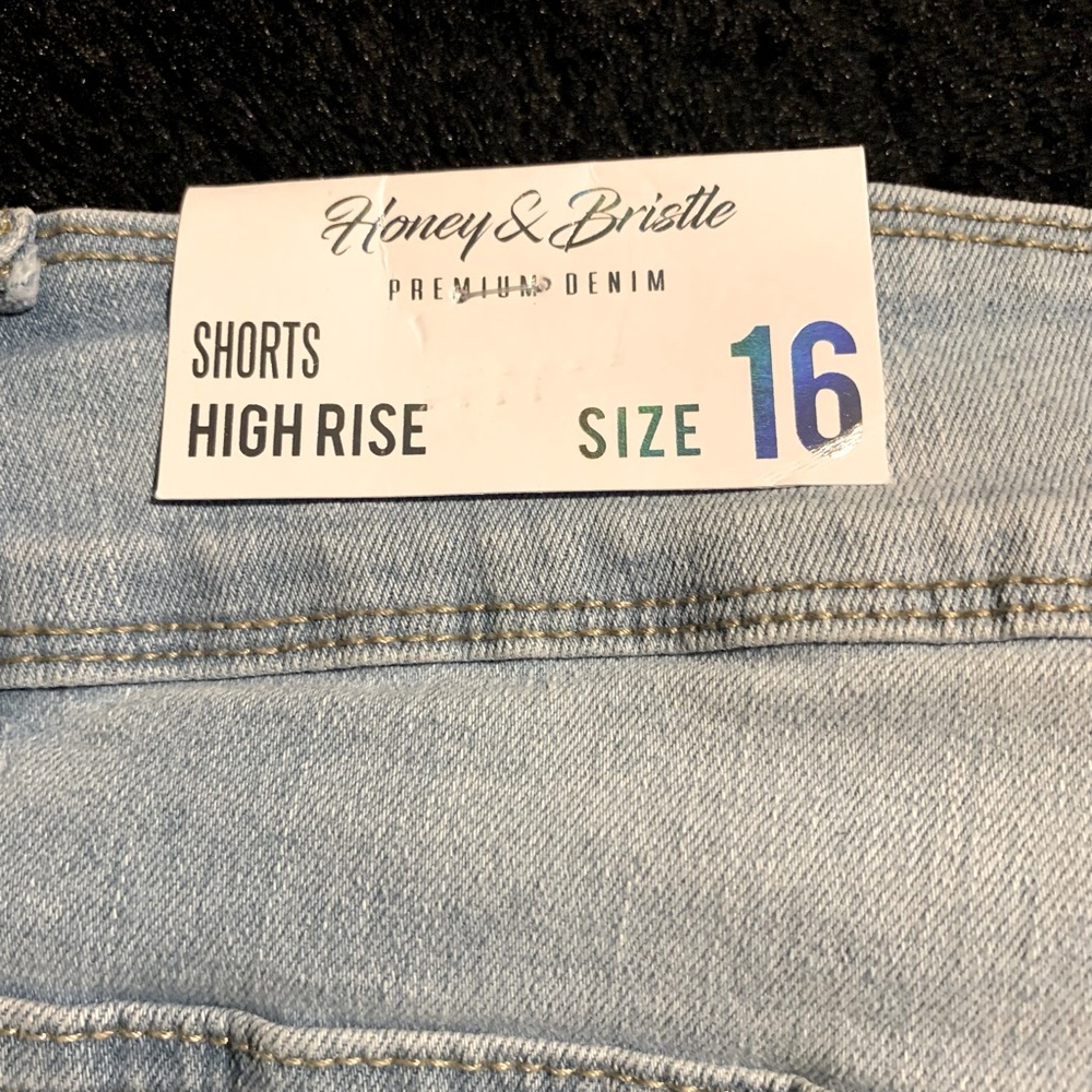 New Honey & Bristle High Rise Denim Shorts 💞